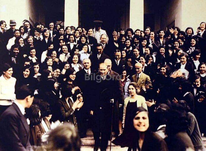 Mustafa Kemal Atatürk ve Gençler